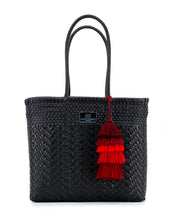 Laden Sie das Bild in den Galerie-Viewer, VALERIA