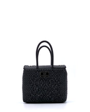 Laden Sie das Bild in den Galerie-Viewer, VALERIA