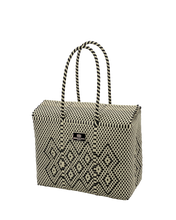 Laden Sie das Bild in den Galerie-Viewer, ANYA