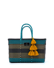 Laden Sie das Bild in den Galerie-Viewer, CARMEN