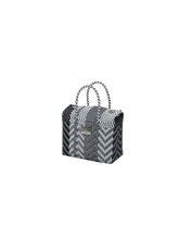 Laden Sie das Bild in den Galerie-Viewer, JEANNE