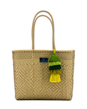 Laden Sie das Bild in den Galerie-Viewer, DORA