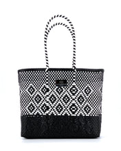 Laden Sie das Bild in den Galerie-Viewer, ELENA