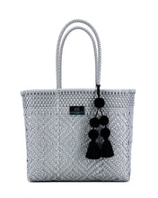 Laden Sie das Bild in den Galerie-Viewer, TAMARA