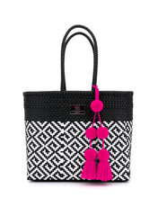 Laden Sie das Bild in den Galerie-Viewer, VELIA