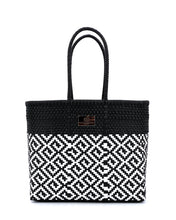 Laden Sie das Bild in den Galerie-Viewer, VELIA