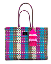 Laden Sie das Bild in den Galerie-Viewer, LAURA