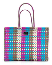 Laden Sie das Bild in den Galerie-Viewer, LAURA