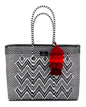 Laden Sie das Bild in den Galerie-Viewer, MARGOT