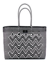 Laden Sie das Bild in den Galerie-Viewer, MARGOT