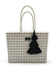 Laden Sie das Bild in den Galerie-Viewer, CLARISSE