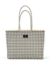 Laden Sie das Bild in den Galerie-Viewer, CLARISSE