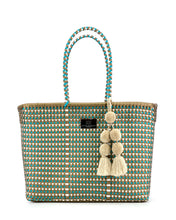 Laden Sie das Bild in den Galerie-Viewer, ESMERALDA