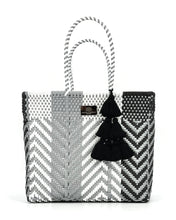 Laden Sie das Bild in den Galerie-Viewer, JEANNE