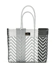 Laden Sie das Bild in den Galerie-Viewer, JEANNE