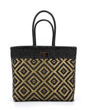 Laden Sie das Bild in den Galerie-Viewer, MARIA