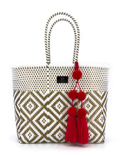 Laden Sie das Bild in den Galerie-Viewer, MARIA