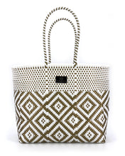 Laden Sie das Bild in den Galerie-Viewer, MARIA