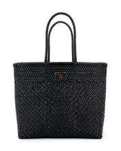 Laden Sie das Bild in den Galerie-Viewer, VALERIA