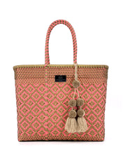 Laden Sie das Bild in den Galerie-Viewer, VICTORIA