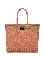 Laden Sie das Bild in den Galerie-Viewer, VICTORIA